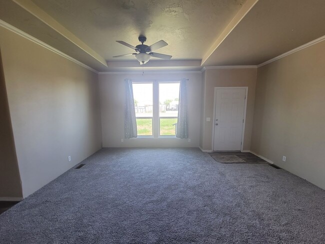 Building Photo - Horse-Friendly Burbank Home with Fenced Ya...