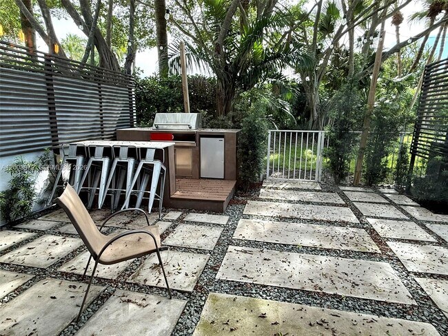 Building Photo - 6420 NW 109th Ave