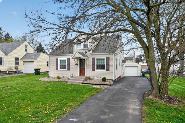 Building Photo - Updated Charming 2BR House in Plain Twp/Canton