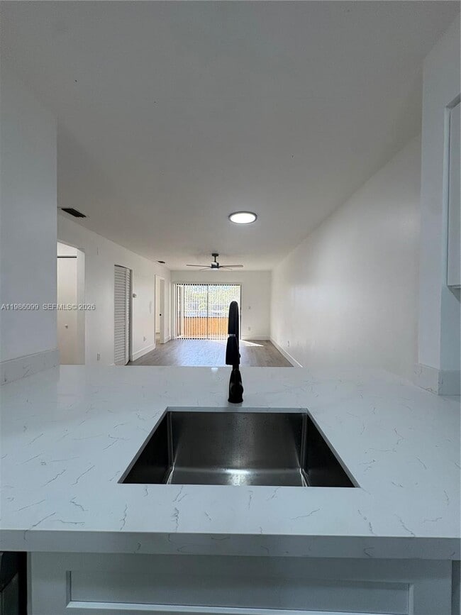 Building Photo - 1500 NW 4th Ave