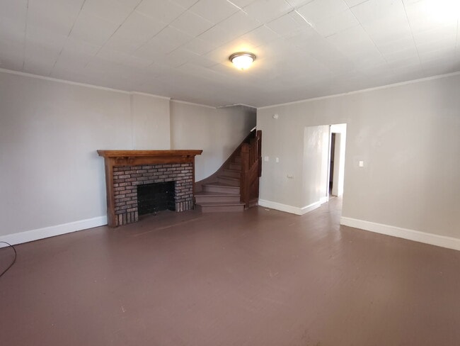 Building Photo - 302 S 12th St