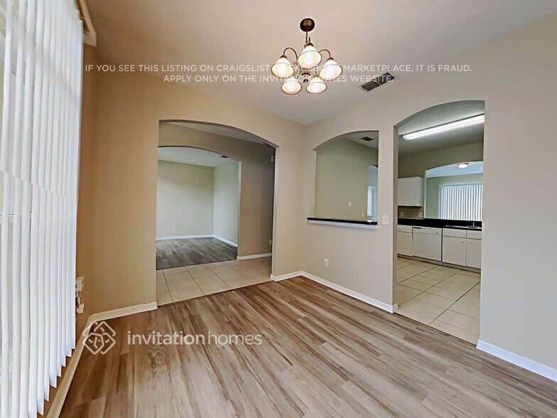 Building Photo - 709 Modena St