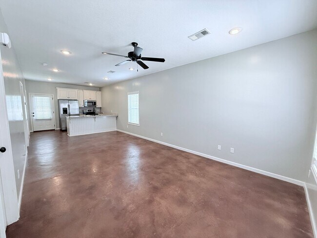 Building Photo - 103 Private Rd 4017