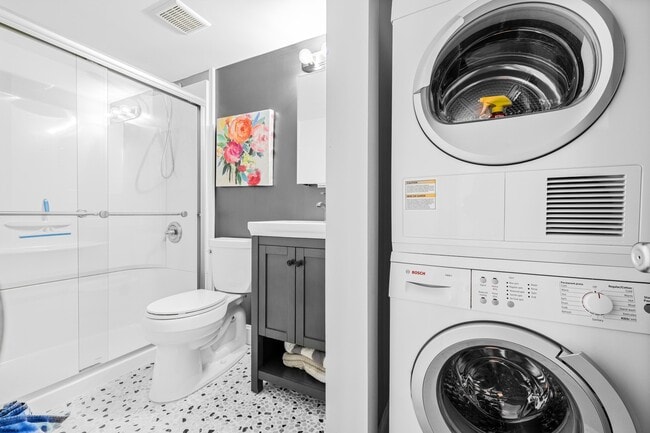 Building Photo - 9609 Pacific Ave