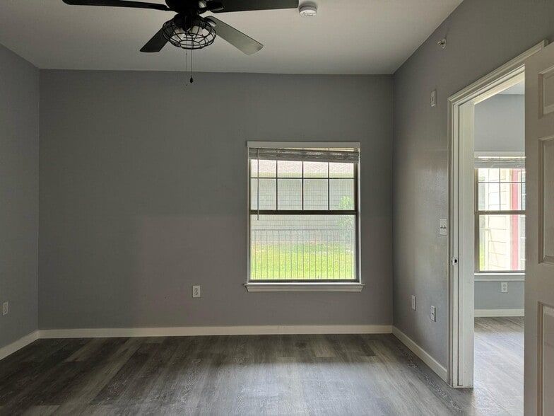 Building Photo - 2320 Gracy Farms Ln