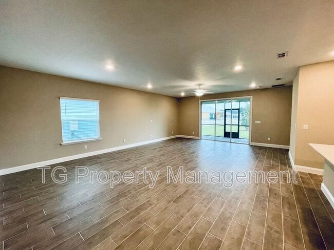 Building Photo - 122 Monthaven Dr