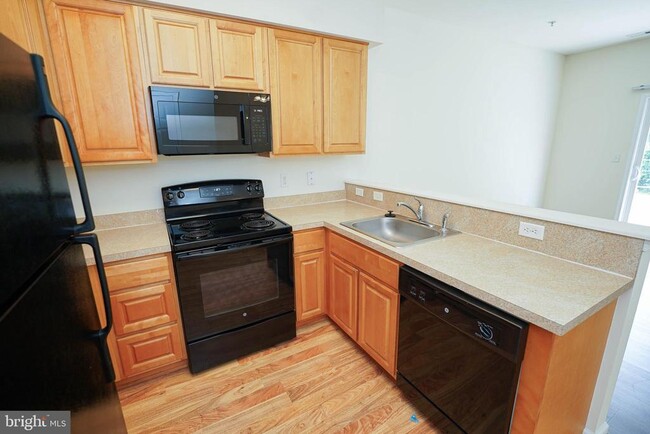 Building Photo - 420 Parkview Ct