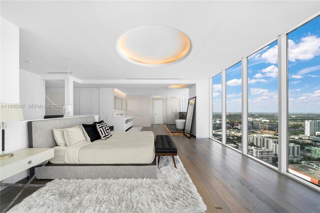 Building Photo - 2020 N Bayshore Dr