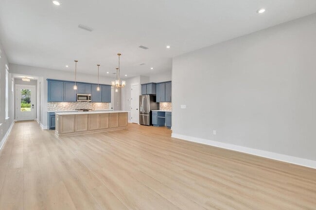 Building Photo - 299 Suwannee Dr