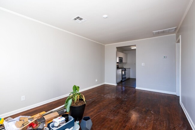 Building Photo - Beautiful Brookside duplex unit - NO PETS