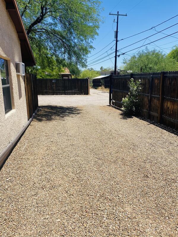 Building Photo - 2425 N Santa Rita Ave