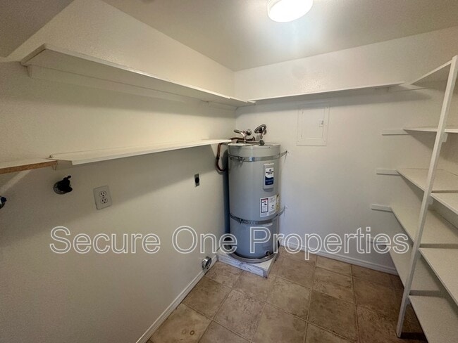 Building Photo - 491 Serento Cir