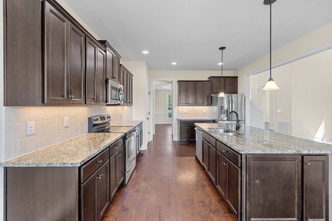 Building Photo - **Spacious 3bd/3ba in Raleigh**