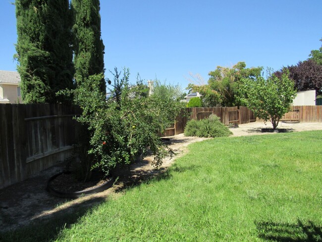 Building Photo - West Lancaster Single Story Home