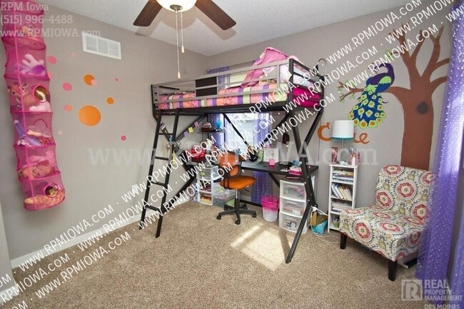 Building Photo - 1655 SW Arlan Dr