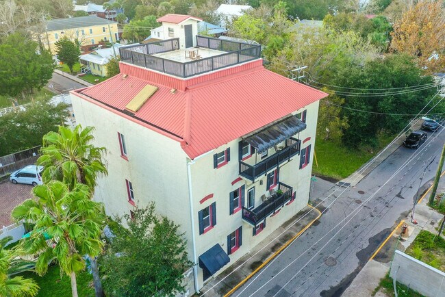 Building Photo - 92 Washington St