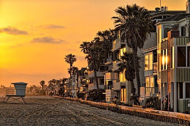 Stroll th eJetty - 34 60th Pl