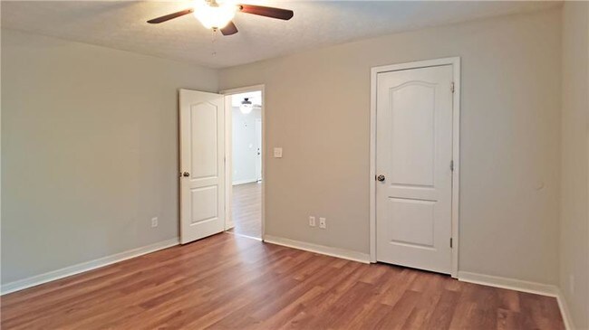 Building Photo - 2885 Center St