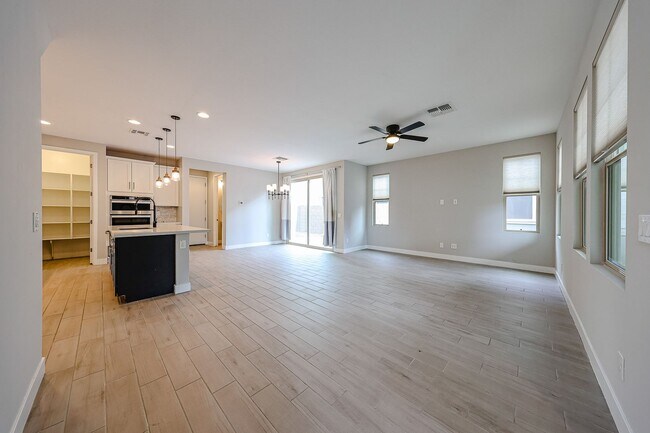 Building Photo - Move In Ready!stunning 3 bedroom, 2.5 bathroom home located in Phoenix!