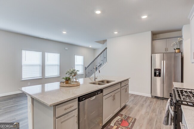 Building Photo - 1325 Lyon Wy Dr