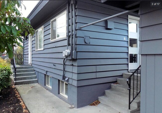 Building Photo - 2Bd/1Ba Seattle Duplex