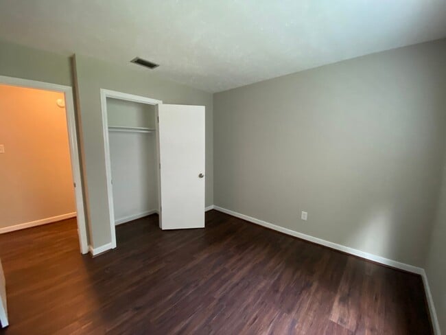 Building Photo - Updated 3 Bedroom 2 Bathroom Home in N. Ch...