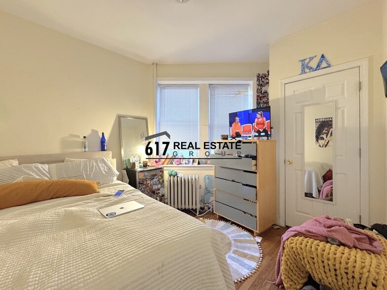 Building Photo - 62 Egmont St