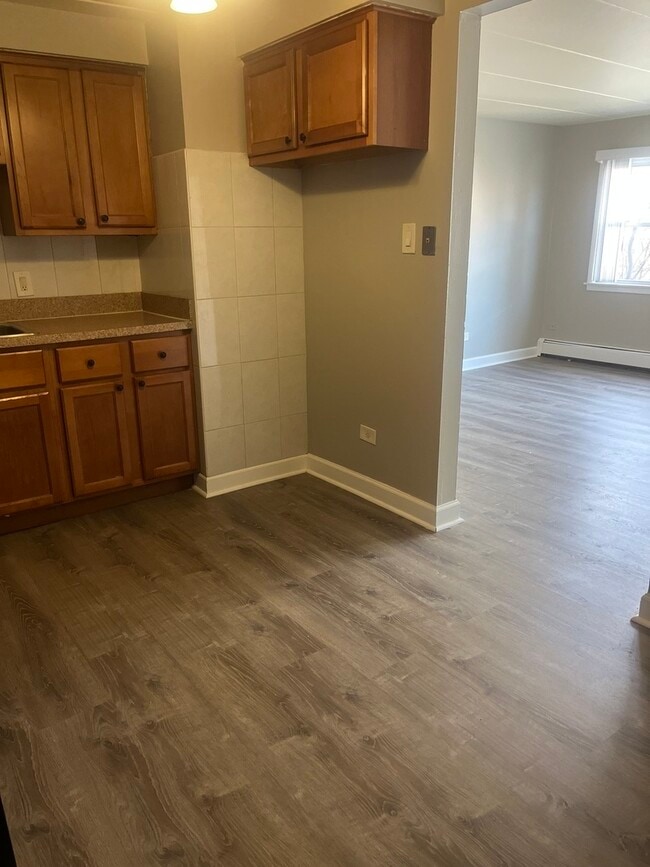 Building Photo - 10917 S Lloyd Dr