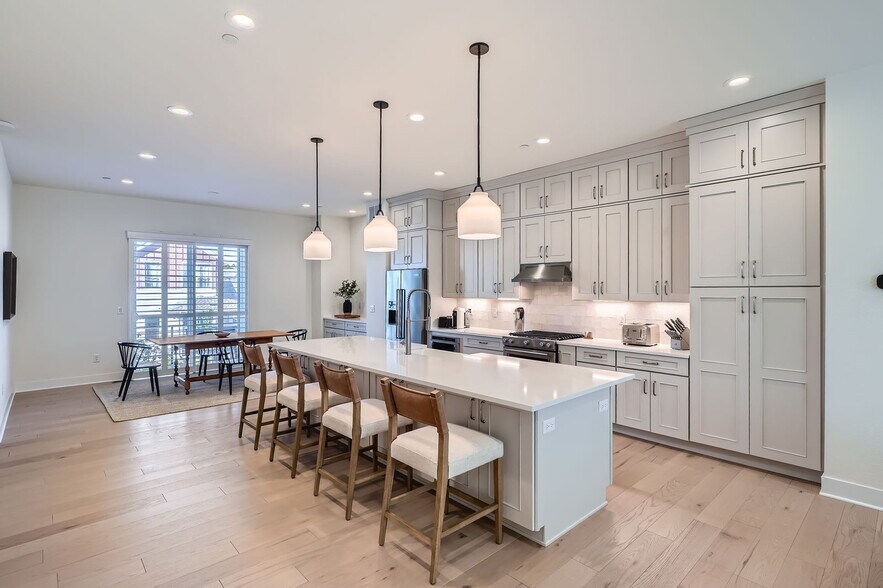Building Photo - 805 Promenade Dr