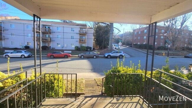 Building Photo - 208 N Sunset Dr