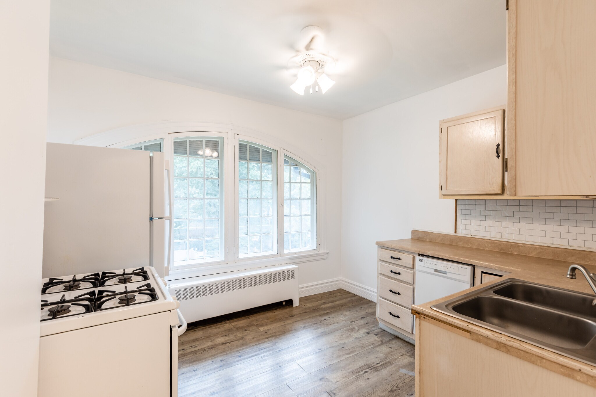 Kitchen - 4412 Erie Ave