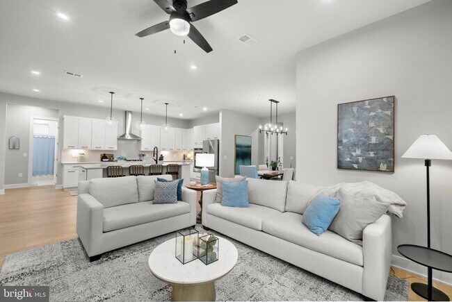 Building Photo - 43442 Croson Ln