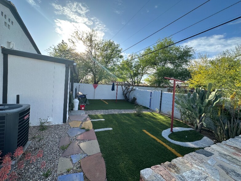 Building Photo - 2019 E Silver St