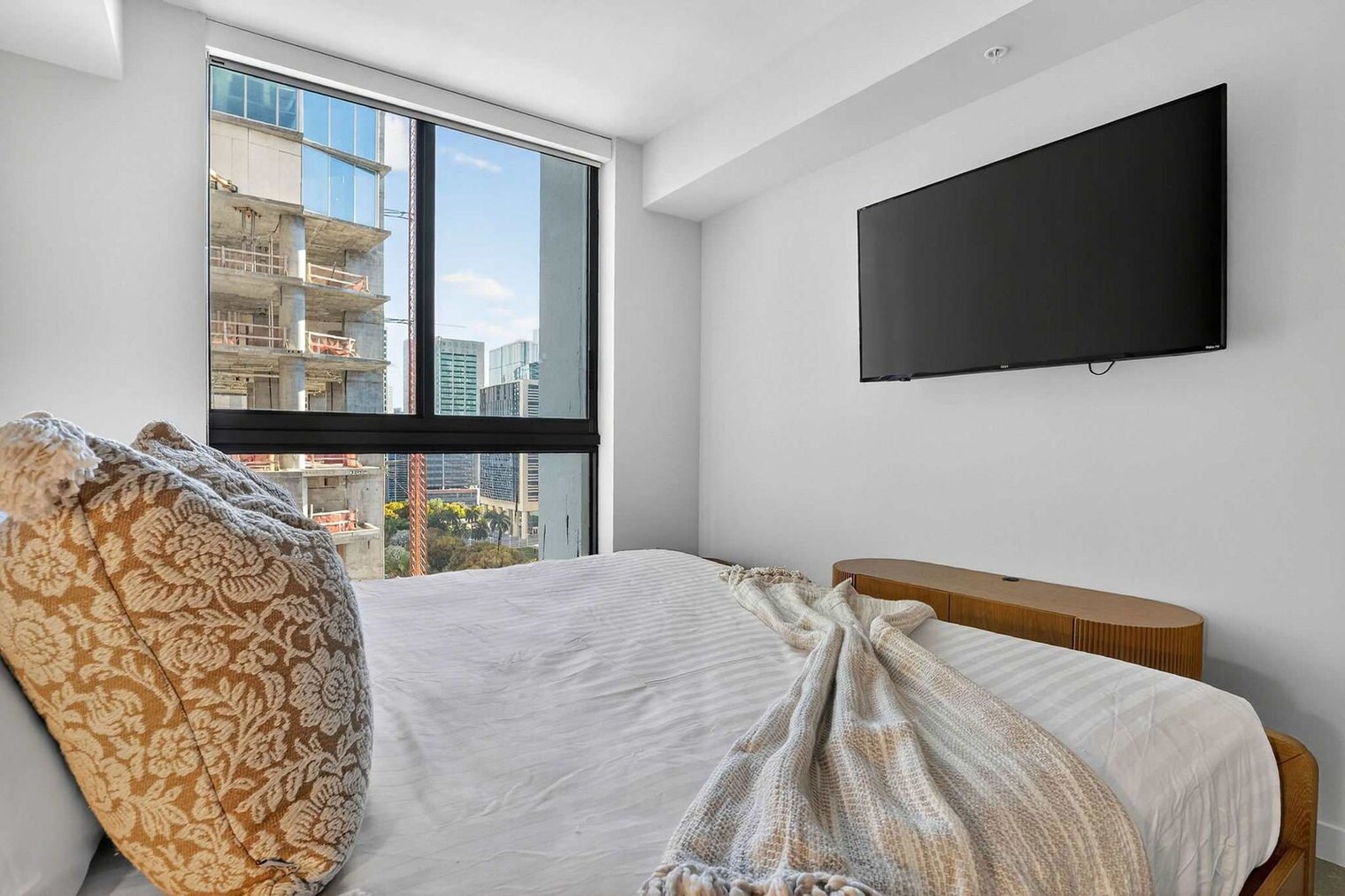 Building Photo - 11 NE 6th St