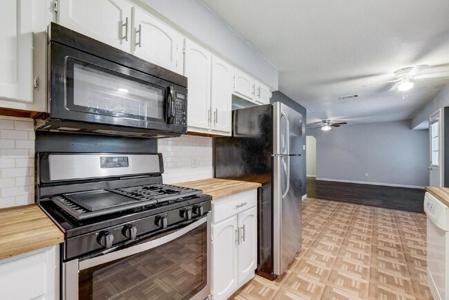 Building Photo - 5010 Joshua Ct