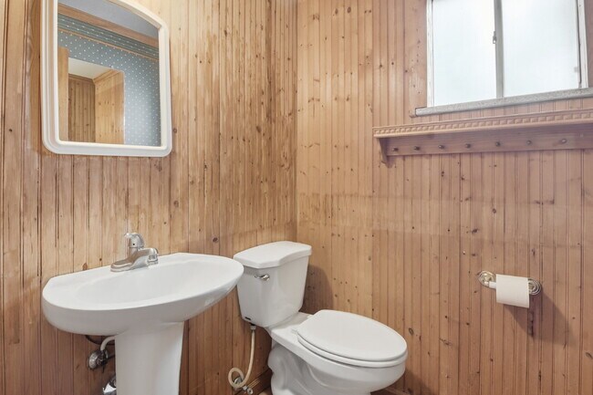 Building Photo - $2,495.95, 4 bed, 1.5 bath with a large backyard.