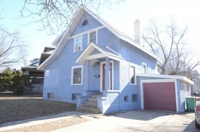 Building Photo - 358 Augusta Ave