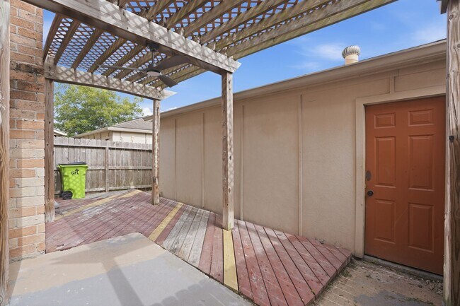 Building Photo - 66 T Huxley Ln