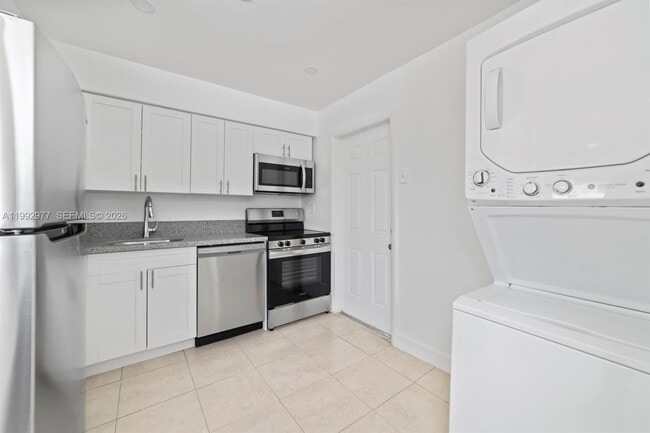 Building Photo - 2457 NE 183rd St