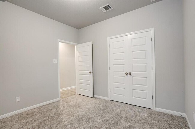 Building Photo - 309 Unforgiven Ln