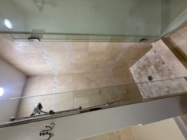 Building Photo - 2338 W Morse Ave