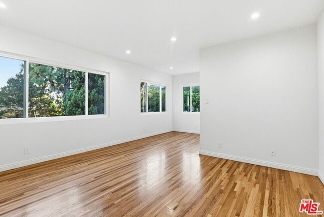 Building Photo - 1828 Silver Lake Blvd