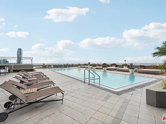 Building Photo - 1100 Wilshire Blvd