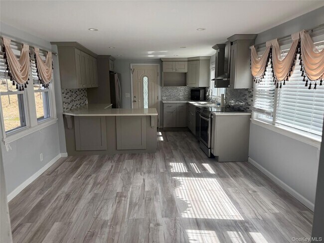 Building Photo - 10 Hillside Terrace