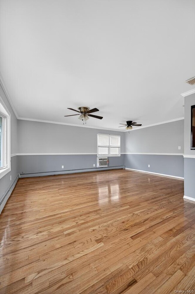 Building Photo - 9 Bay Beach Ave