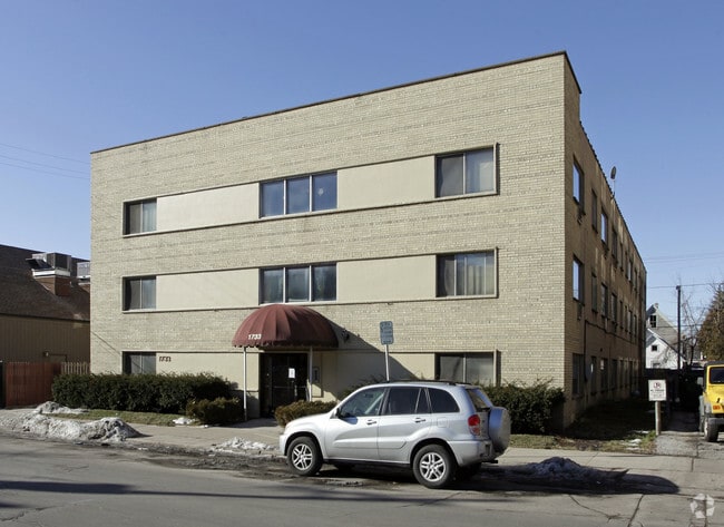 Building Photo - 1733 N Cambridge Ave