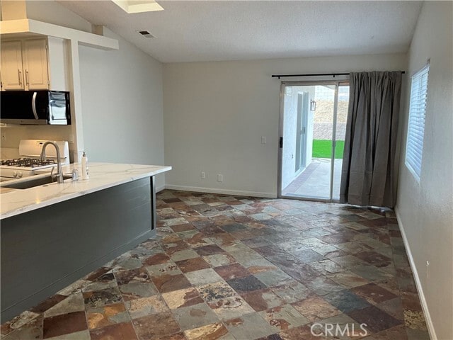 Building Photo - 39513 Oak Cliff Dr