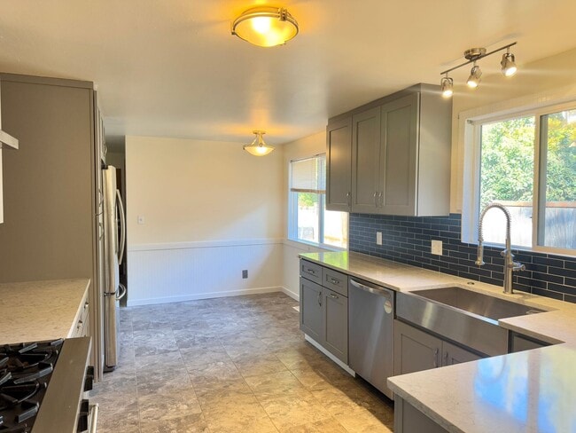 Building Photo - Must See Rambler!