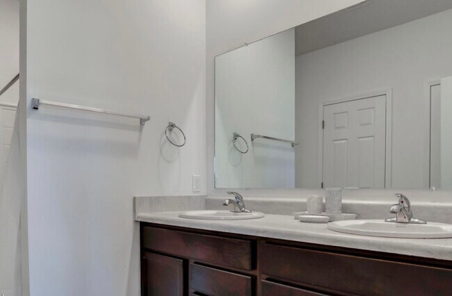 Building Photo - 4BR/2/5 Bath Home for Rent - Overlook at Eastwood - Two Car Garage!