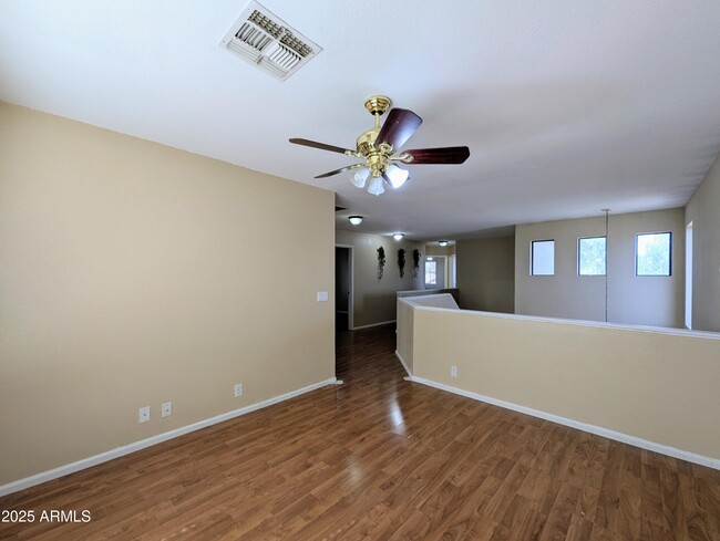 Building Photo - 8861 W Paradise Dr